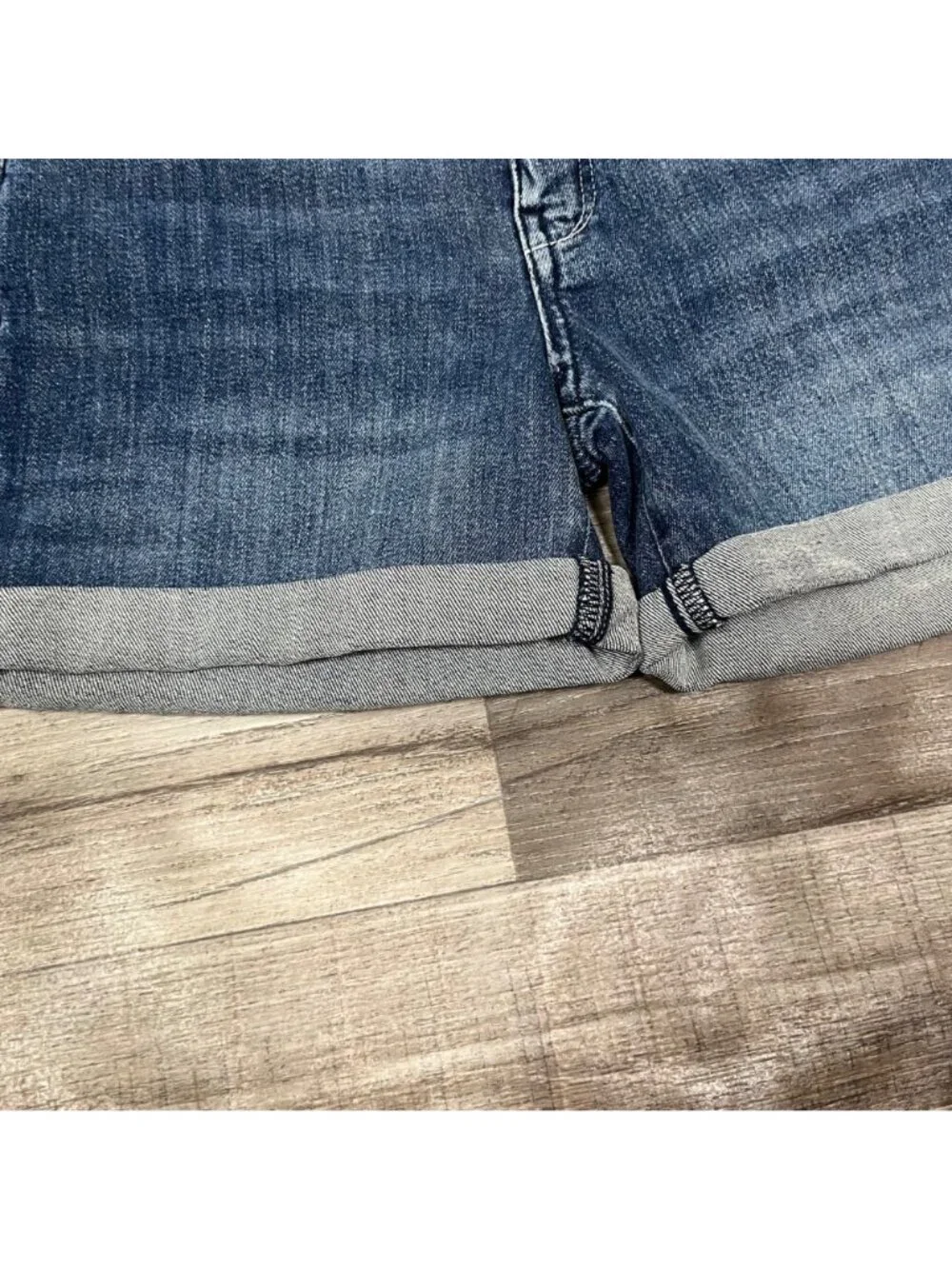 Pilcro And The Letterpress Slim Boyfriend Denim Rolled Shorts Blue Size 25 - Picture 4 of 7
